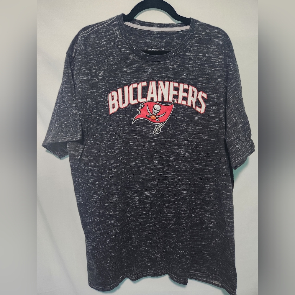 Buccaneers Brady 12 Shirt. Size 2XL. Football NFL. Sports.